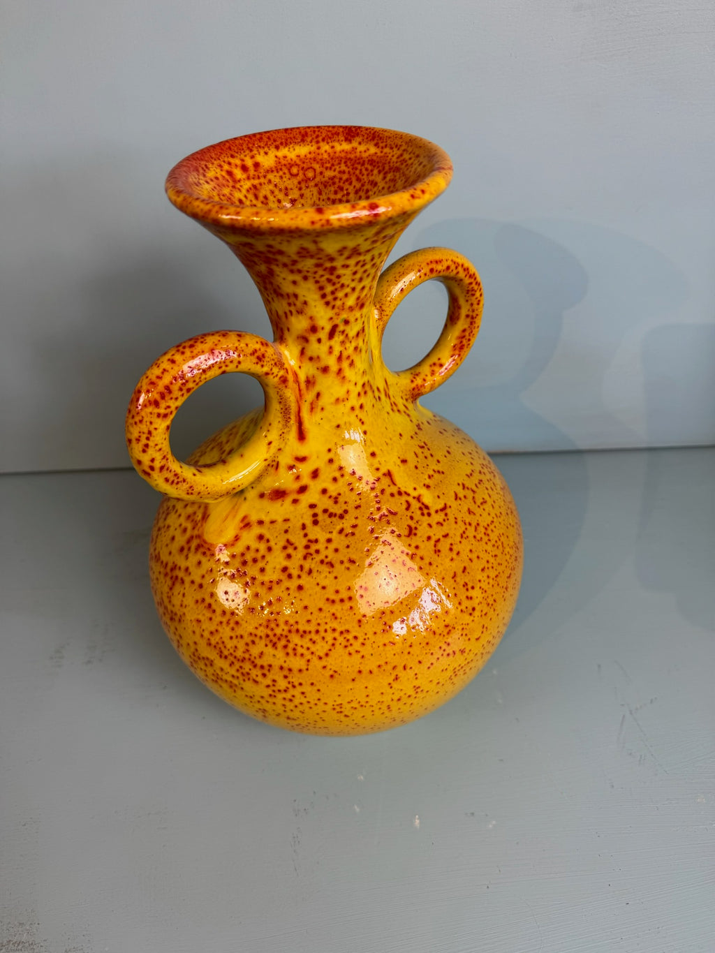 Yellow/orange vase 2 handle
