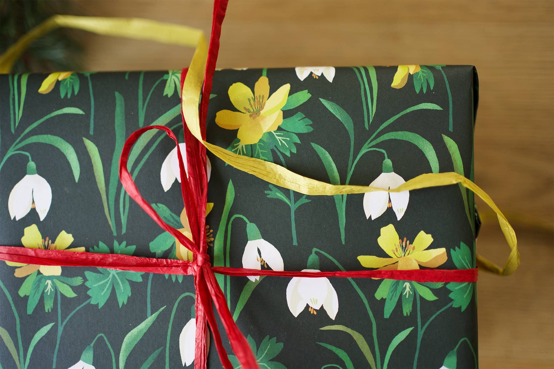 Snowdrops Gift Wrap
