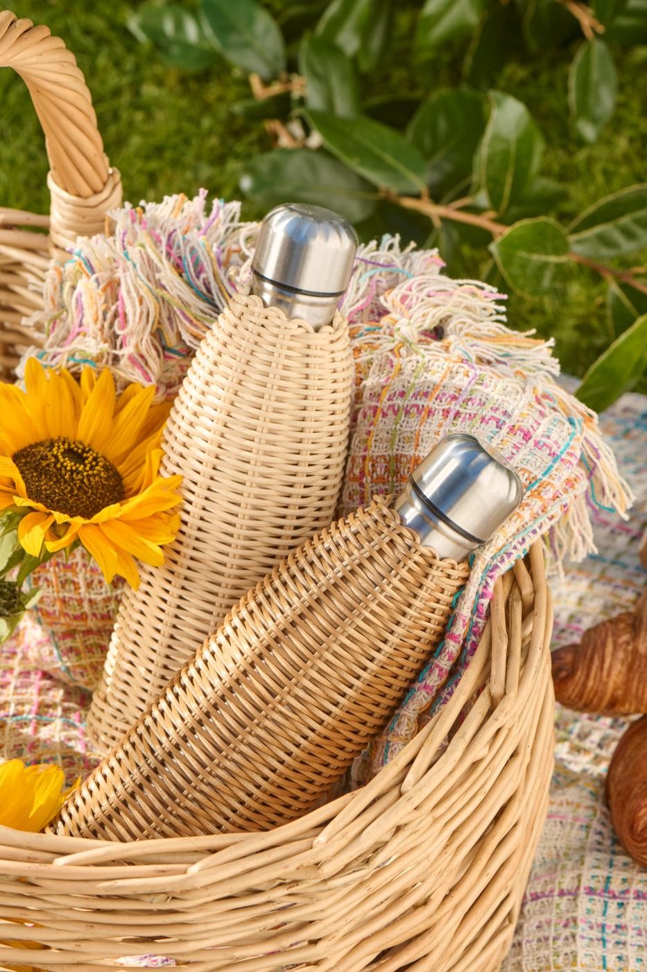 Thermos bottle brown polyrattan handwoven 500 ml
