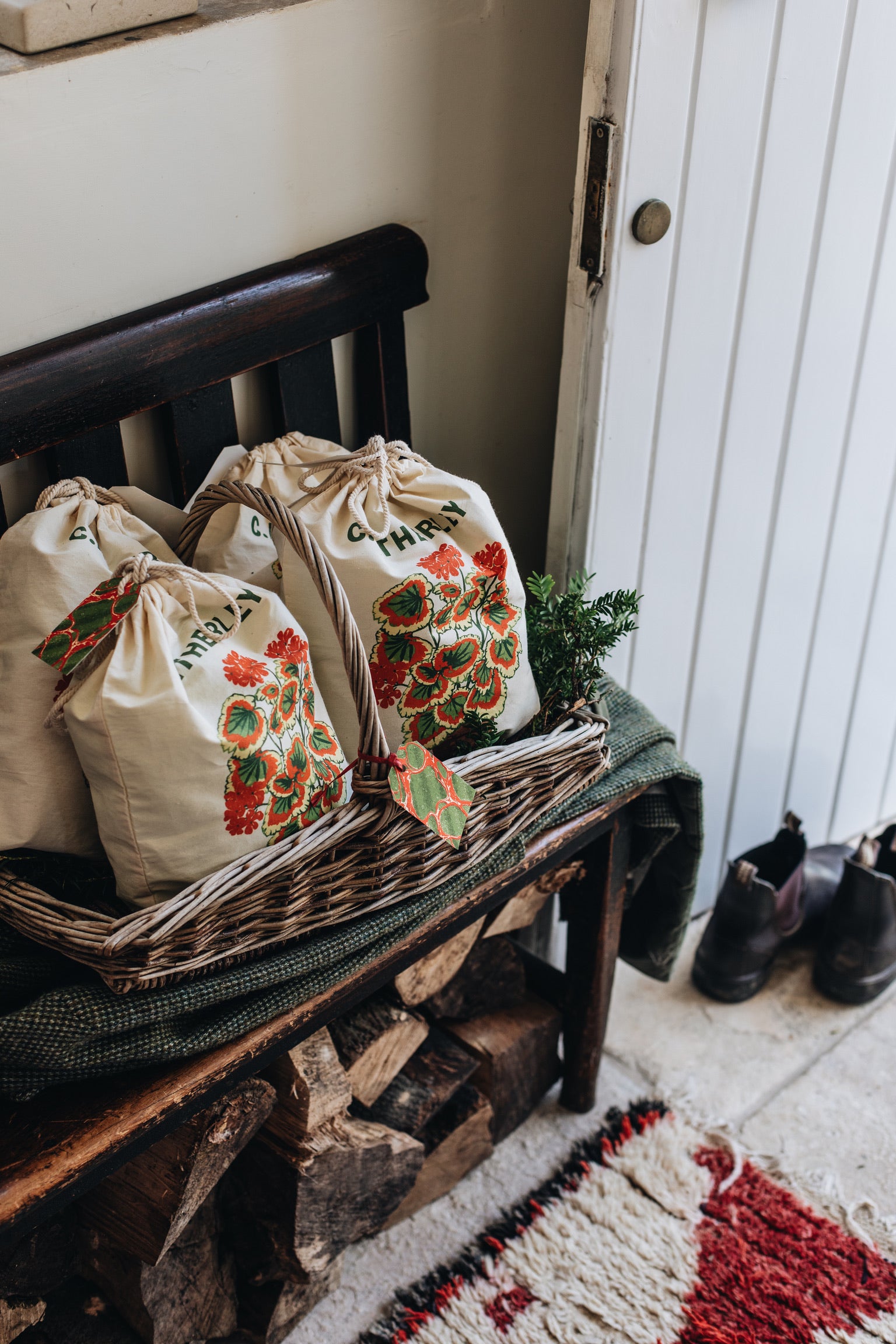 Potted Geranium Drawstring Bag