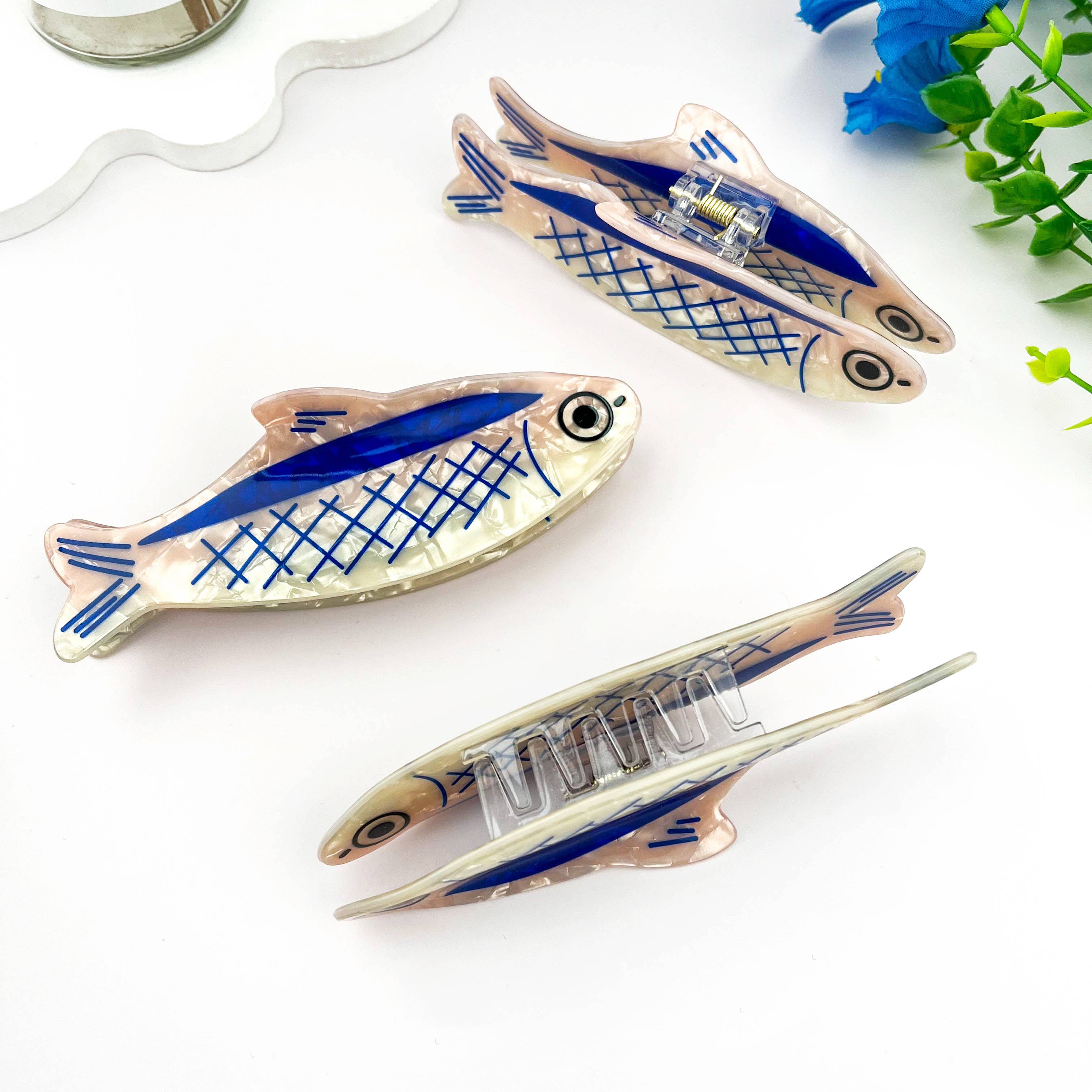 Oversized Sardine Print Hair Claw Clip