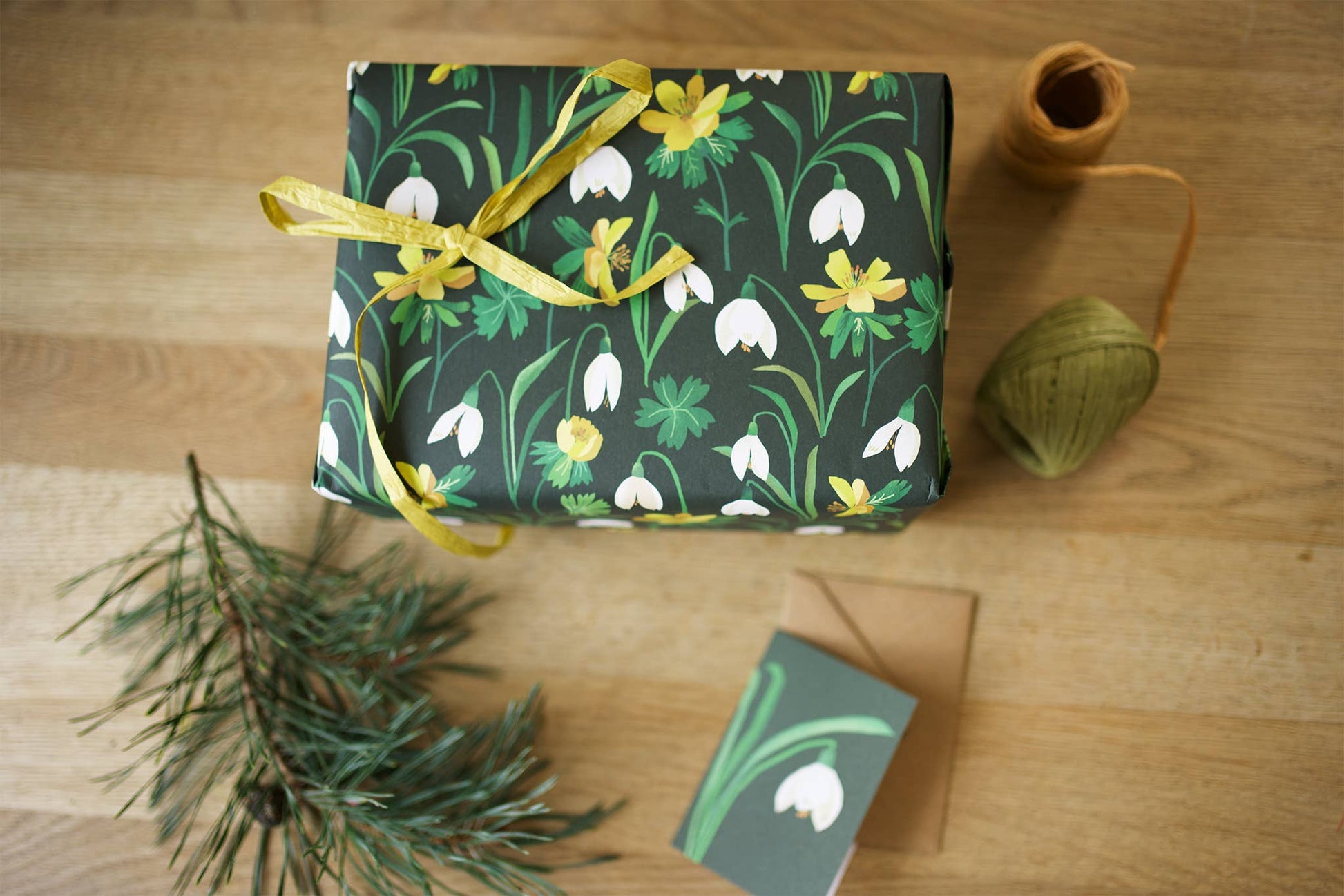 Snowdrops Gift Wrap