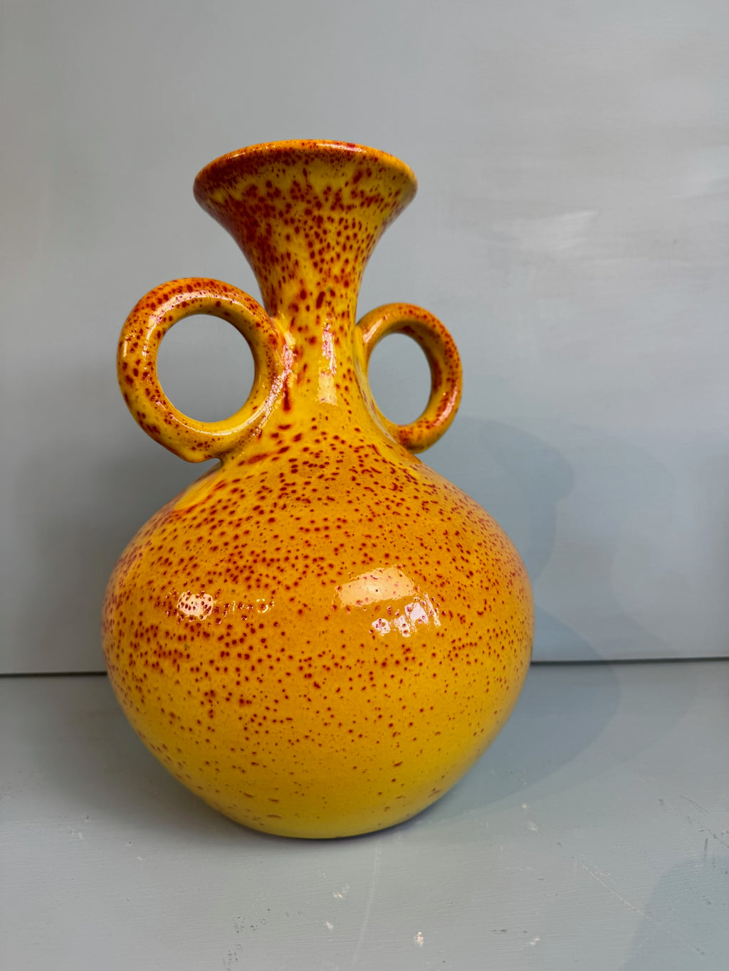 Yellow/orange vase 2 handle