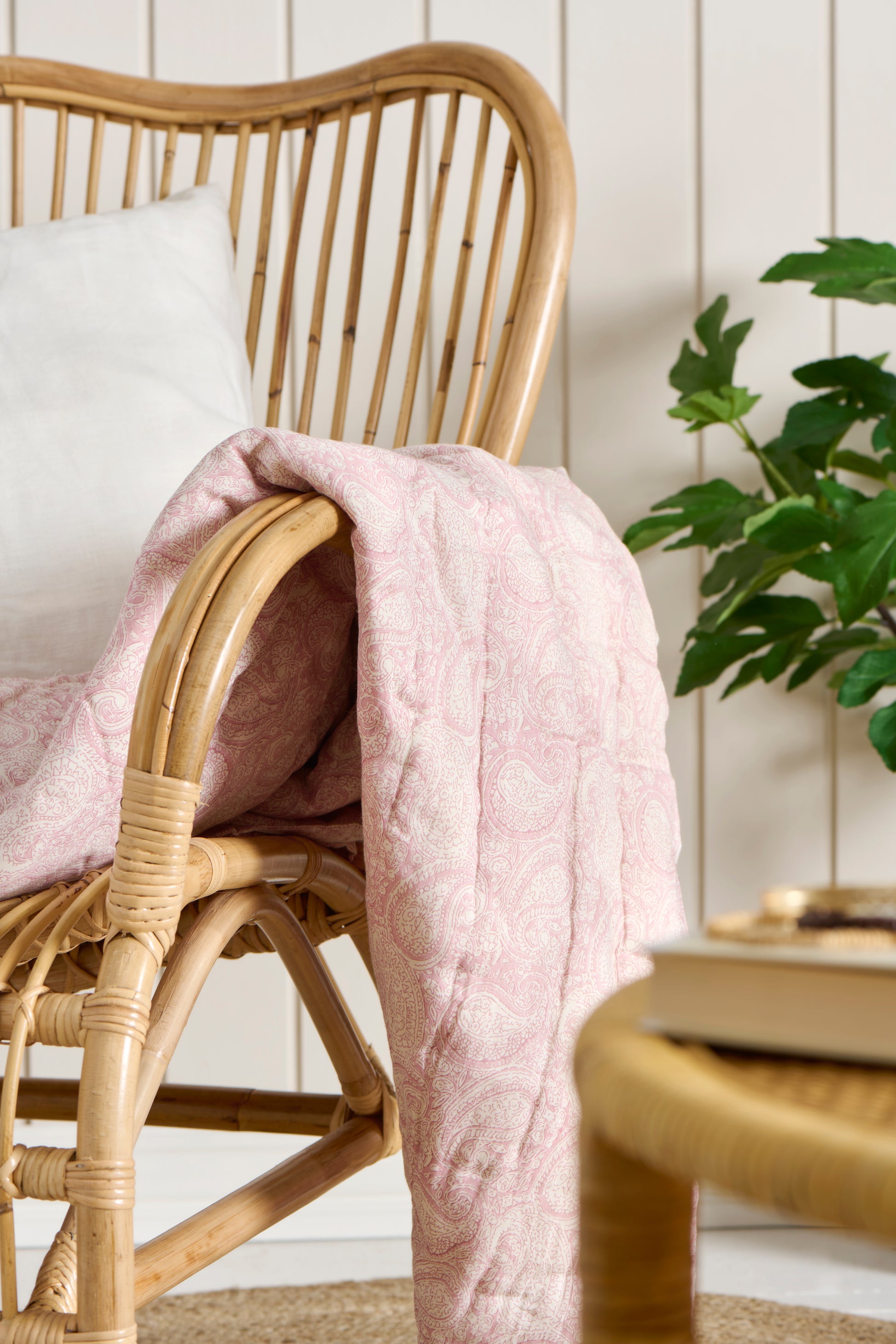 Quilt Rose White Paisley