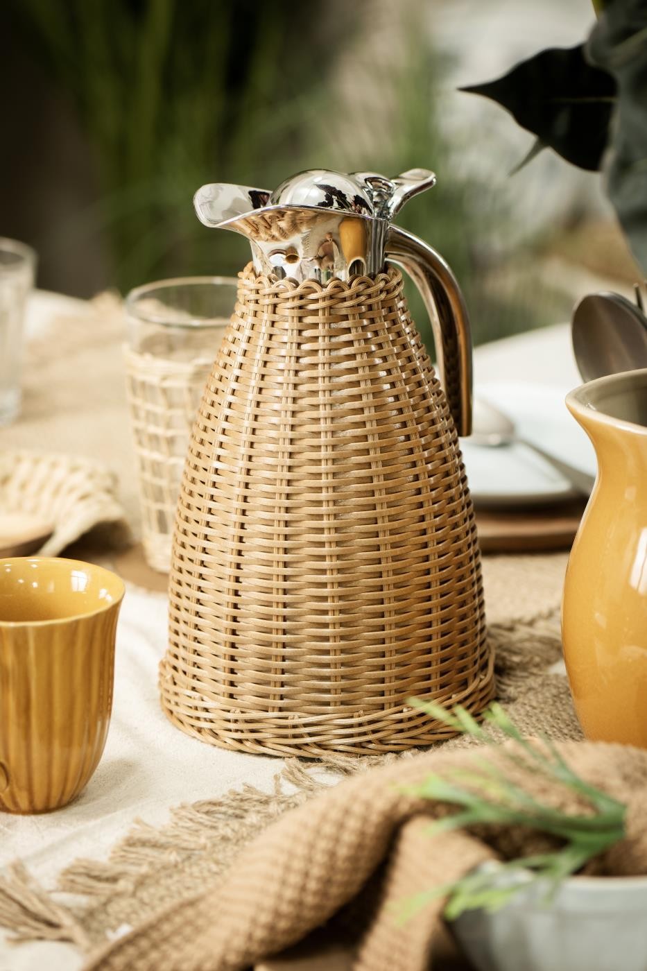 Thermos brown poly rattan braid