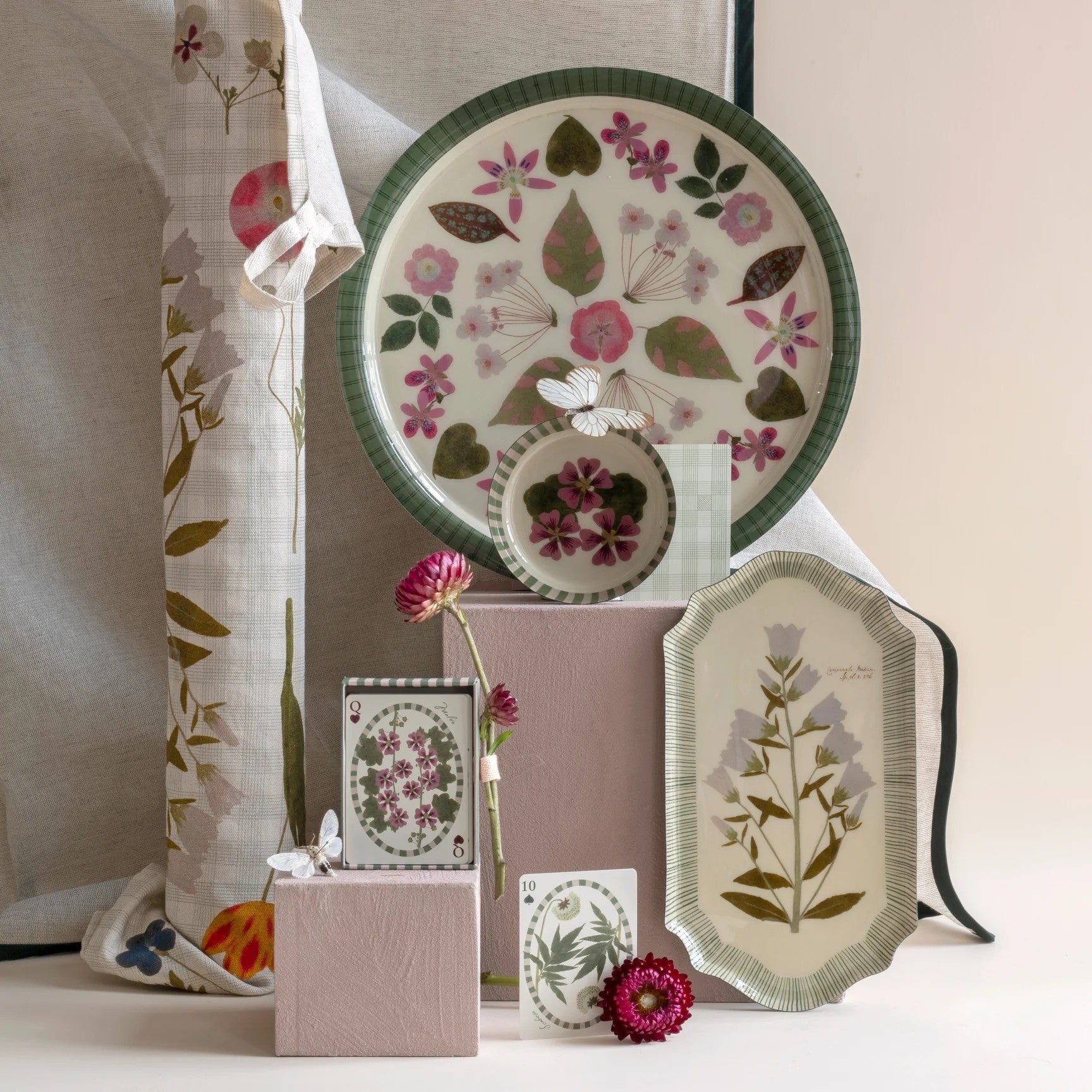 Round Enamel tray Geranium